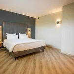 Circle - Closest To Air Base Szálloda