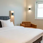 Hotell Circle - Closest To Air Base 4*