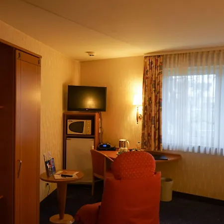 Circle - Closest To Air Base Hotel