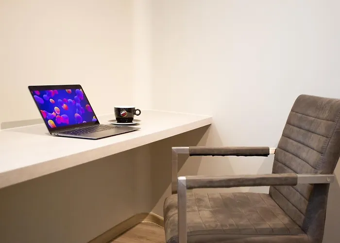 Circle - Closest To Air Base Отель 4*