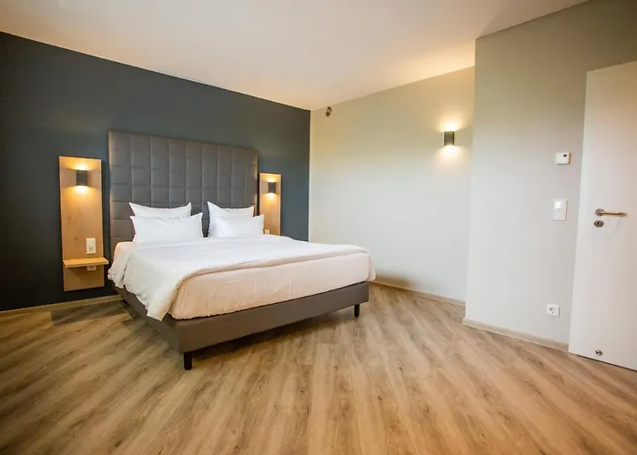 Circle - Closest To Air Base Hotel