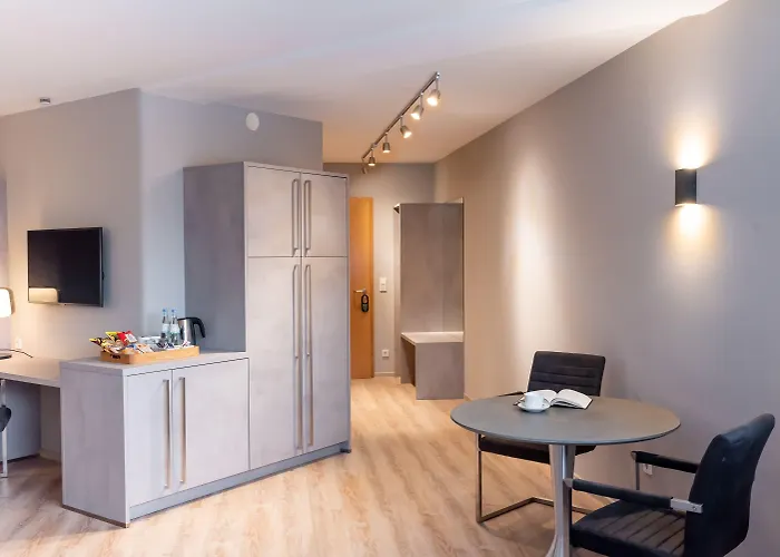 Отель Circle - Closest To Air Base