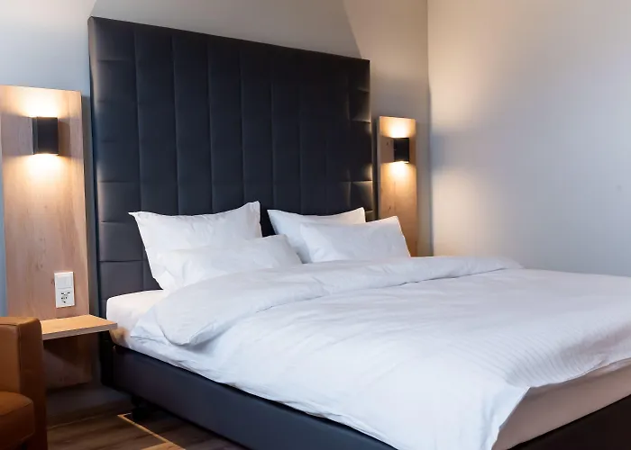 Отель Circle - Closest To Air Base