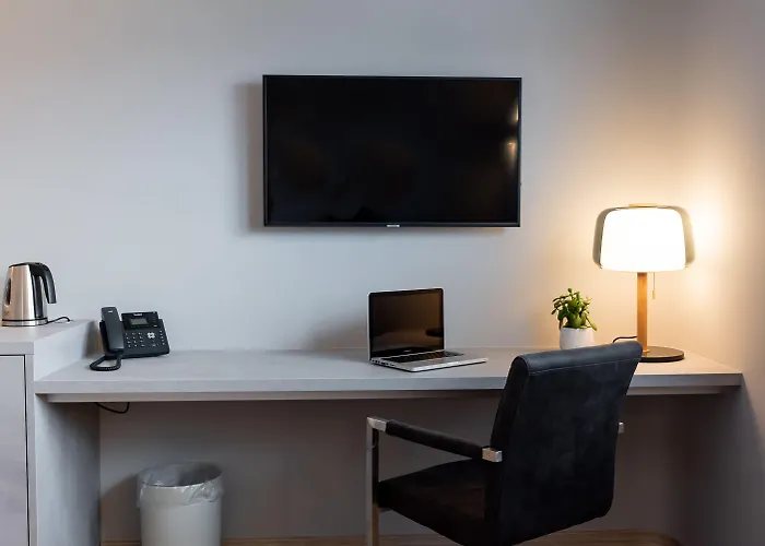 Отель Circle - Closest To Air Base