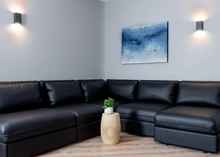 Circle - Closest To Air Base Отель