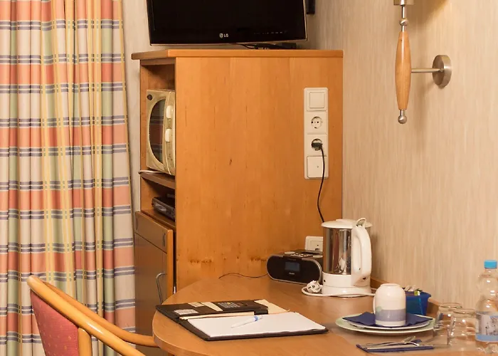 Отель Circle - Closest To Air Base