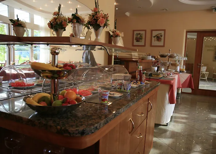 Отель Circle - Closest To Air Base Рамштайн-Мизенбах