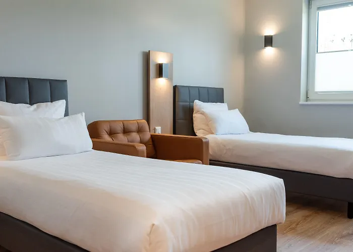 Отель Circle - Closest To Air Base 4*