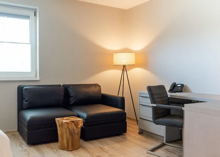 Отель Circle - Closest To Air Base 4*