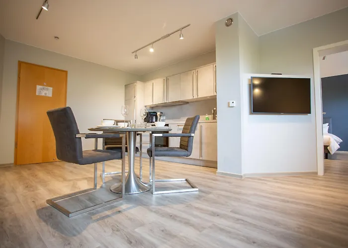 Отель Circle - Closest To Air Base 4*