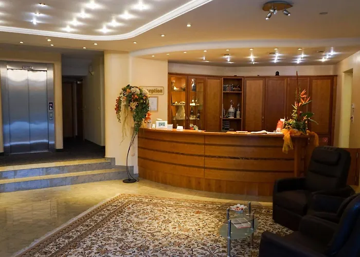 Circle - Closest To Air Base 4*