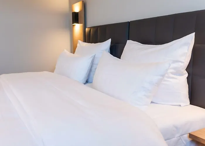 Circle - Closest To Air Base 4*