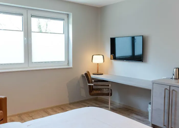 Circle - Closest To Air Base Hotel Ramstein-Miesenbach